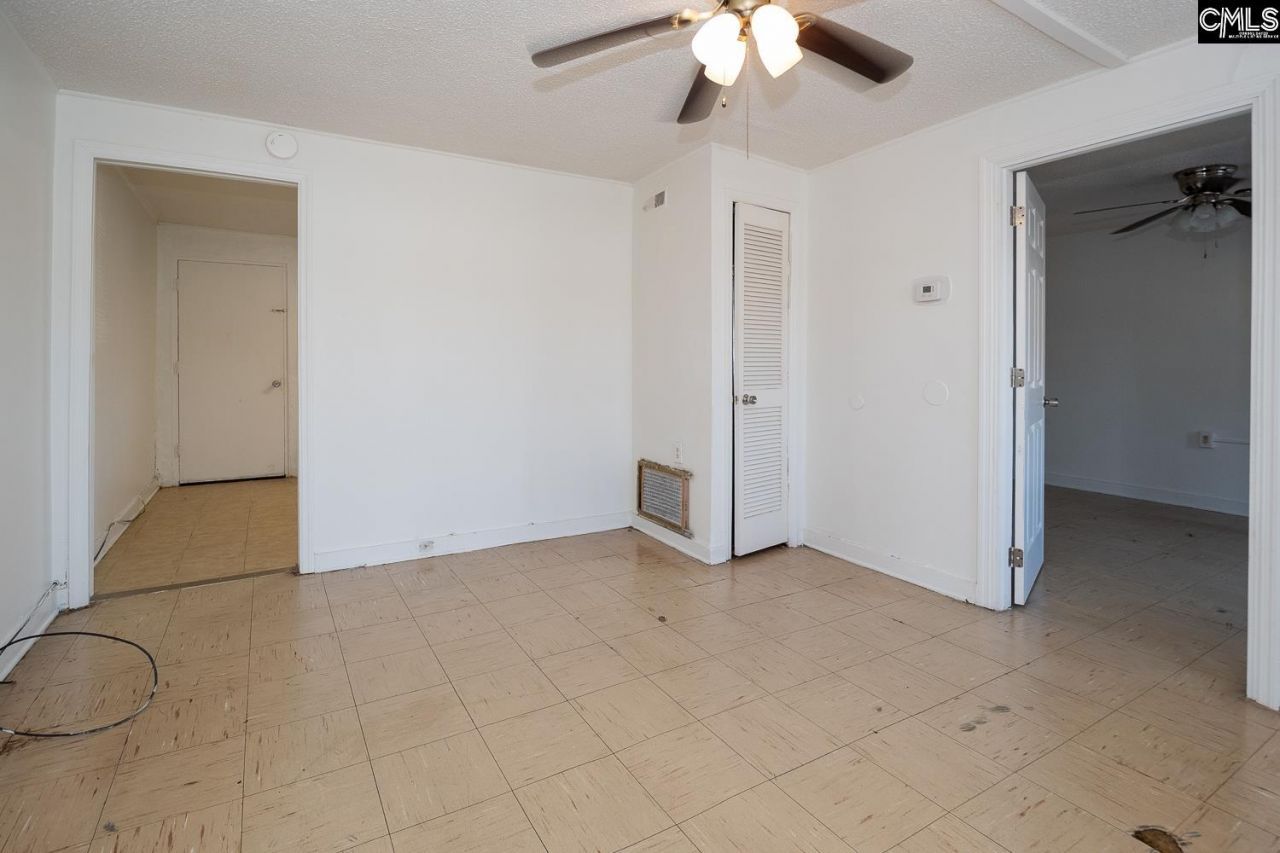 69 Lexington Drive Photo 29