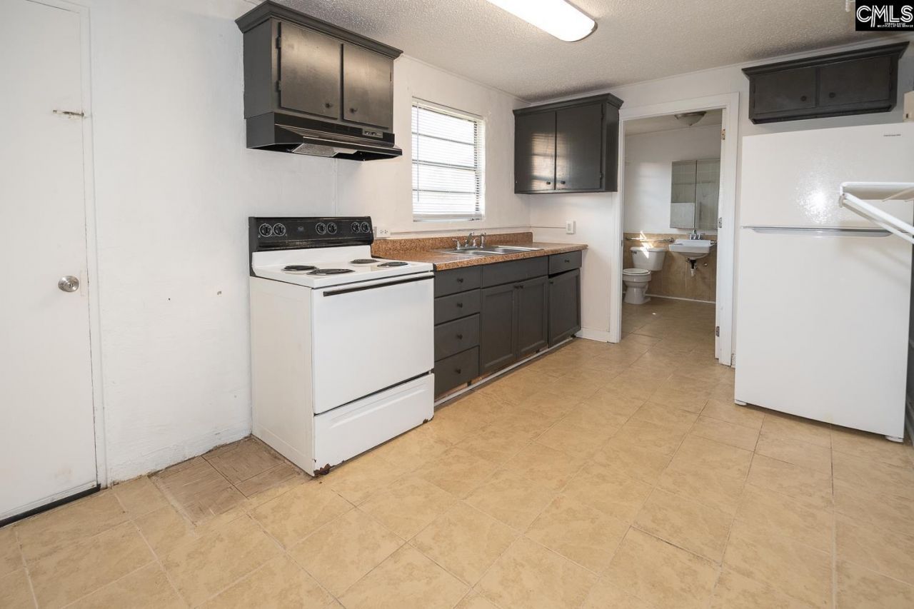 69 Lexington Drive Photo 31
