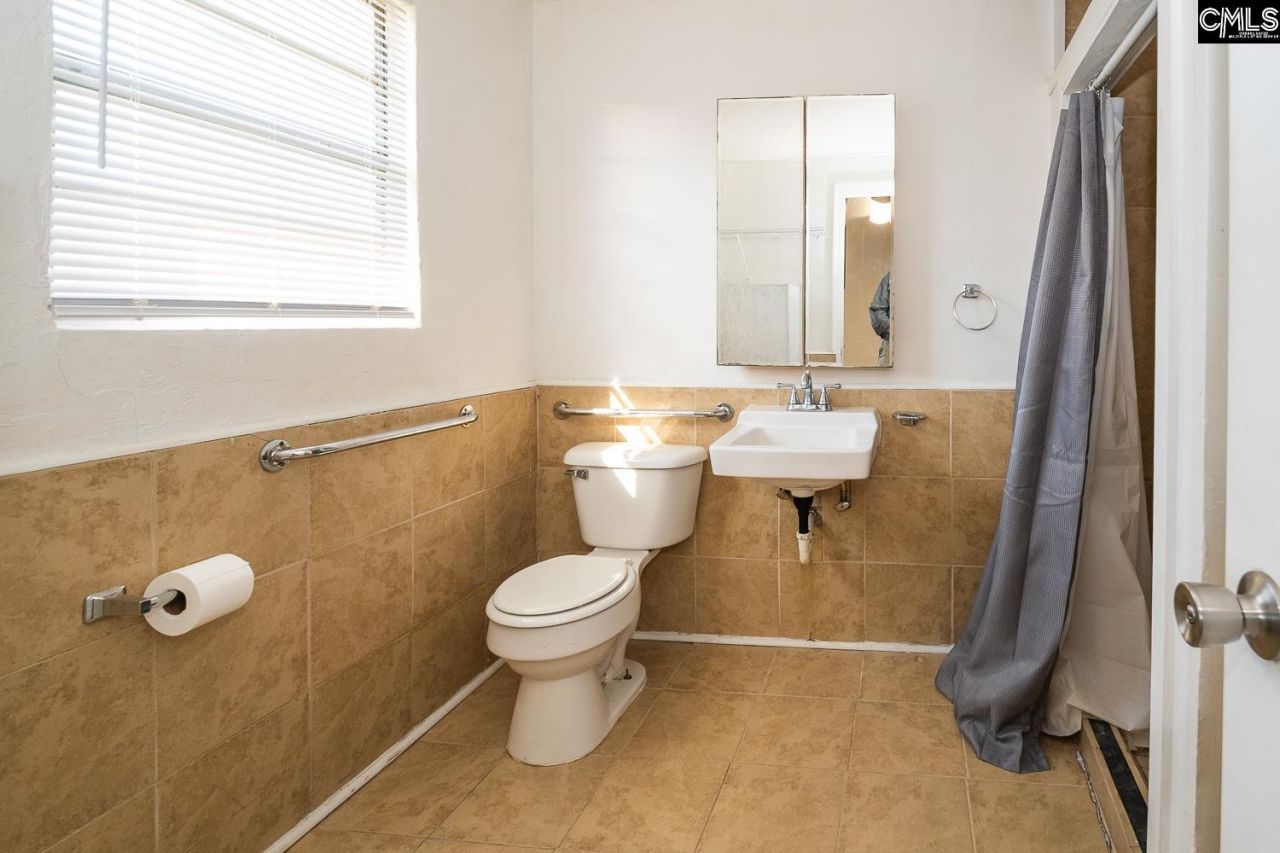 69 Lexington Drive Photo 32
