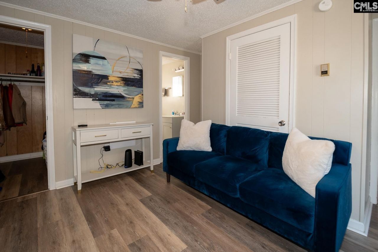 69 Lexington Drive Photo 52