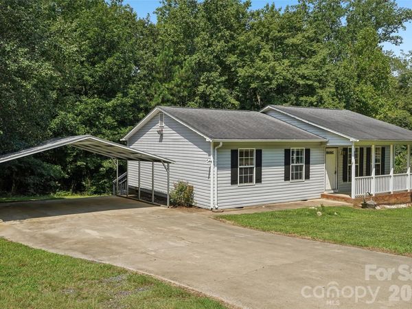 916 Long Branch Road , Grover, NC 28073