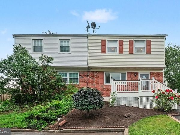 729 HOLLY DRIVE , POTTSTOWN, PA 19464