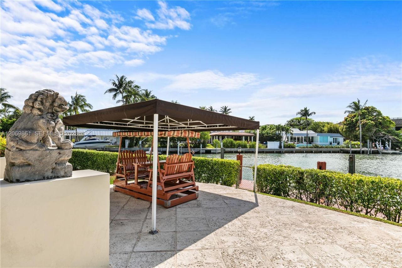 241 Cape Florida Dr , Key Biscayne, FL 33149 Photo