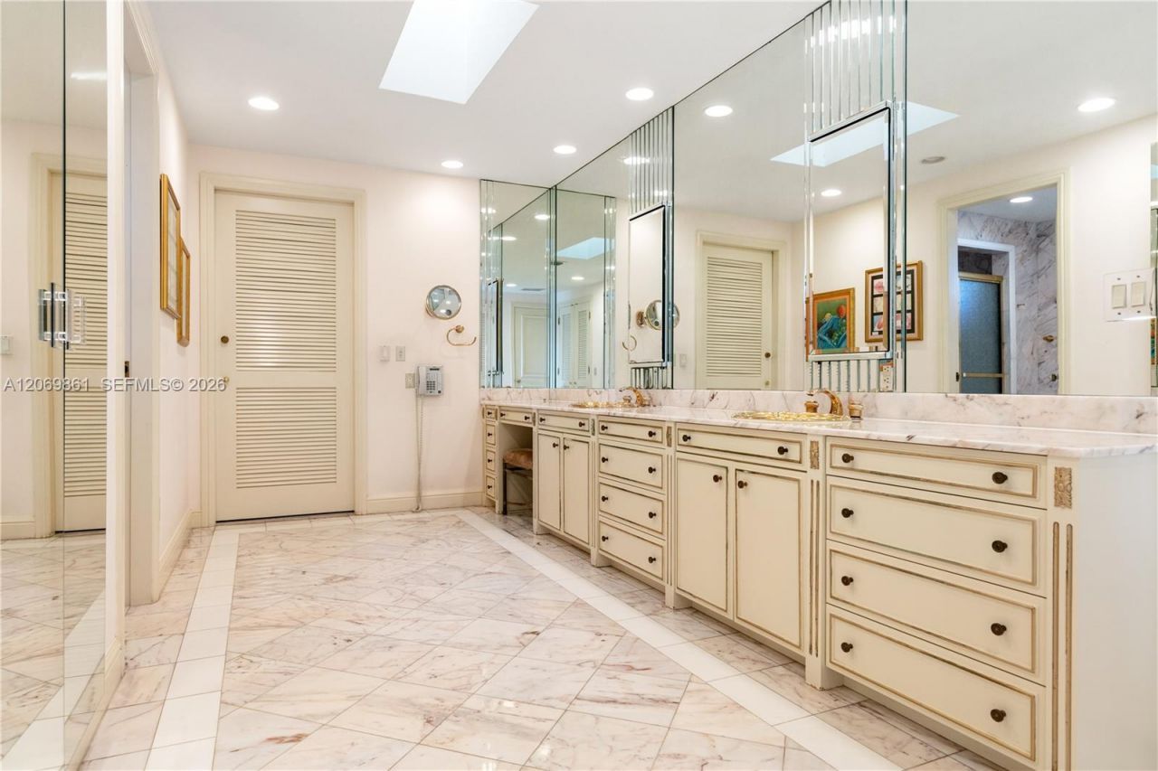 241 Cape Florida Dr , Key Biscayne, FL 33149 Photo