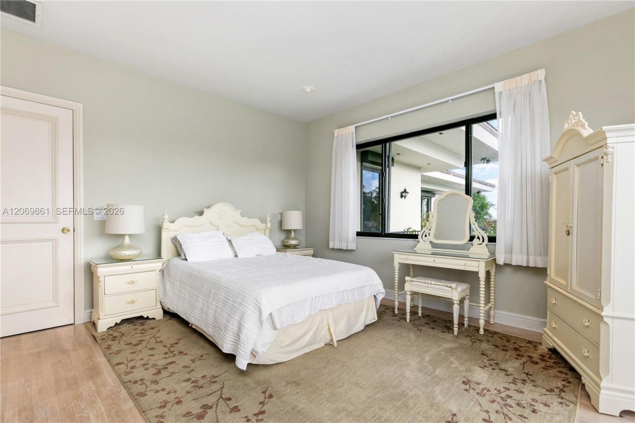 241 Cape Florida Dr , Key Biscayne, FL 33149 Photo
