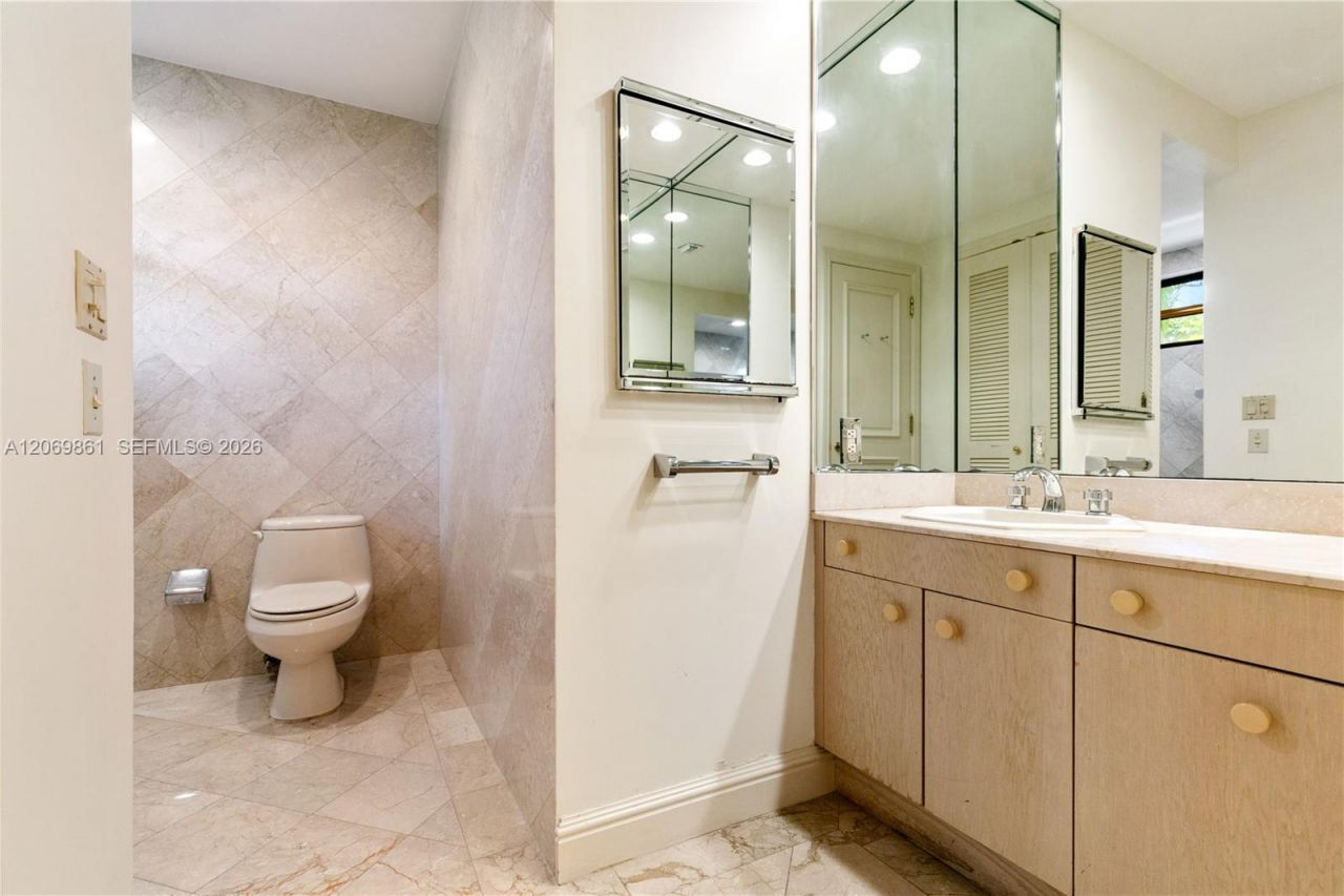 241 Cape Florida Dr , Key Biscayne, FL 33149 Photo