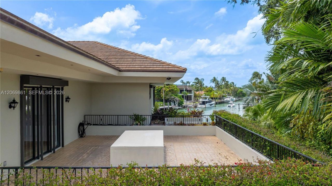 241 Cape Florida Dr , Key Biscayne, FL 33149 Photo