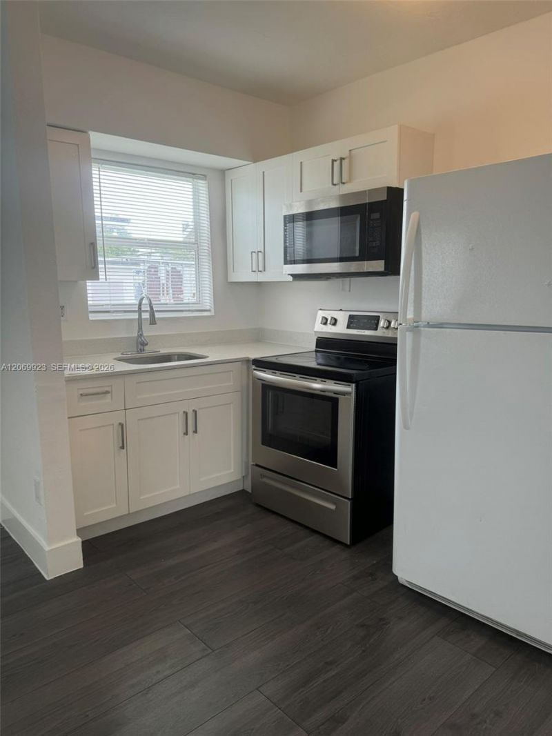 2150 NW 24th St , Unit 4, Miami, FL 33142 Photo