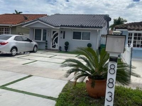 8830 NW 115th St , Hialeah Gardens, FL 33018
