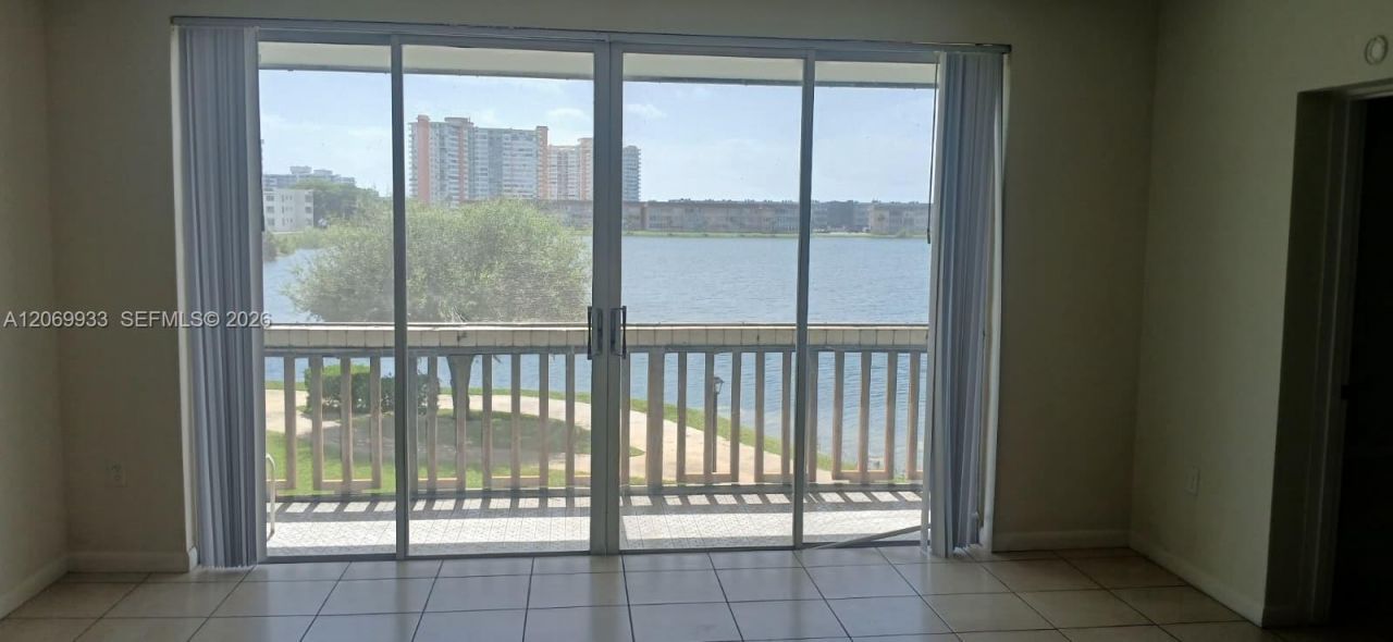 1591 NE Miami Gardens Dr , Unit 205, Miami, FL 33179 Photo