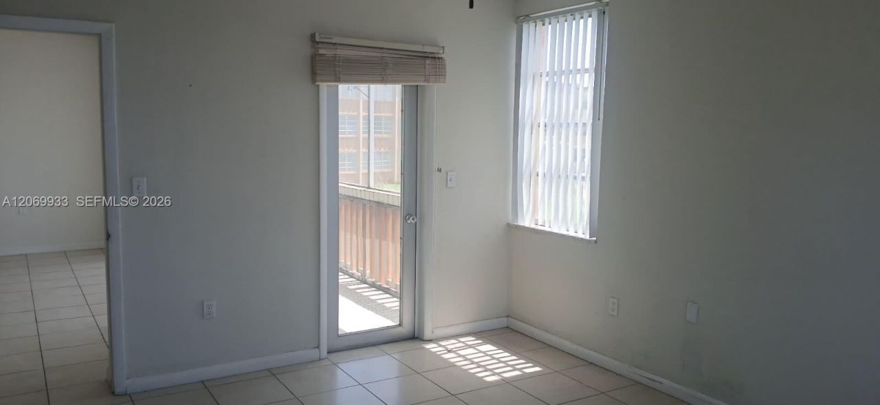 1591 NE Miami Gardens Dr , Unit 205, Miami, FL 33179 Photo
