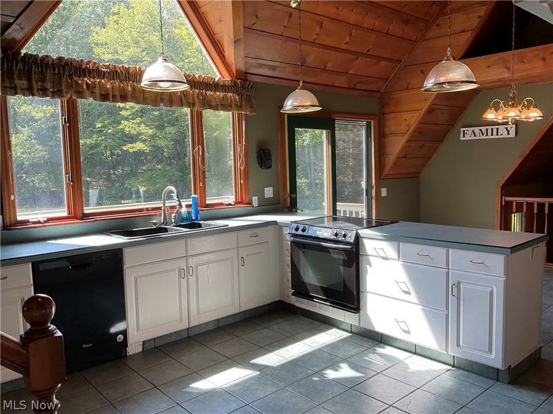 15585 Kidd Drive, Newbury, OH 44065 Photo 5