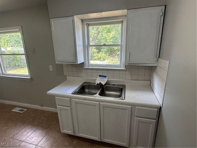 12510 Summerland Avenue, Cleveland, OH 44111 Photo 10
