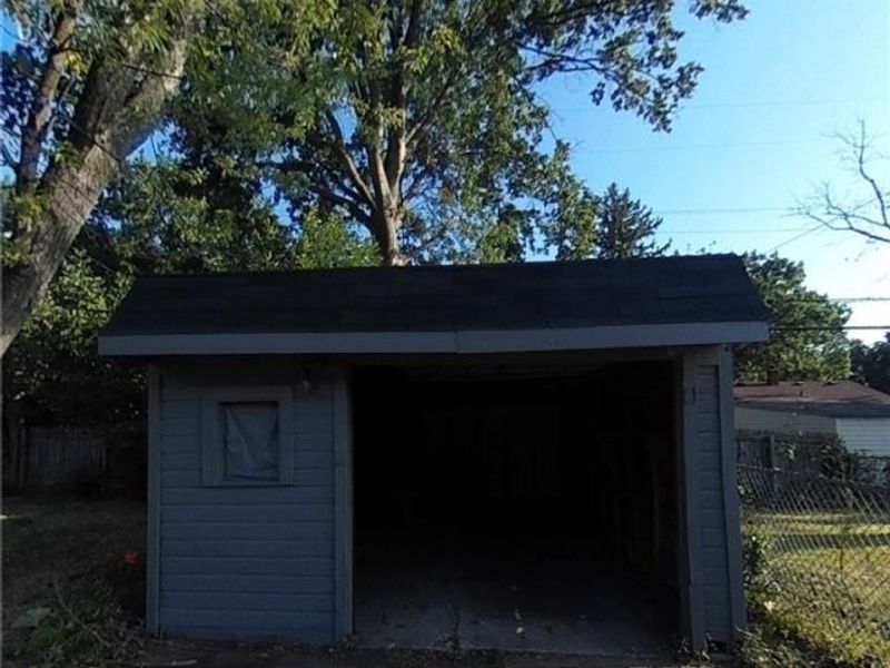 12510 Summerland Avenue, Cleveland, OH 44111 Photo 4