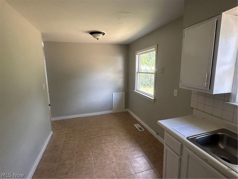 12510 Summerland Avenue, Cleveland, OH 44111 Photo 9