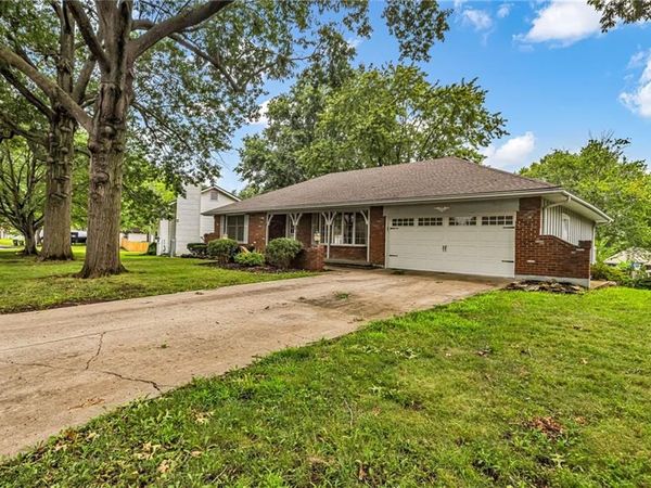 1235 SW Horizon Drive, Blue Springs, MO 64015