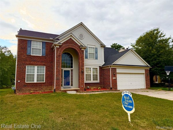 33693 Stonecrest Drive, Sterling Heights, Mi 48312