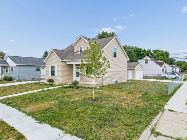 22708 Mac Arthur, Warren, Mi 48089