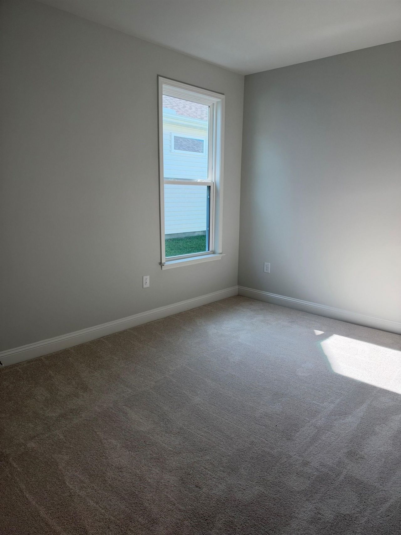688 Palm Bay Dr. Photo 11