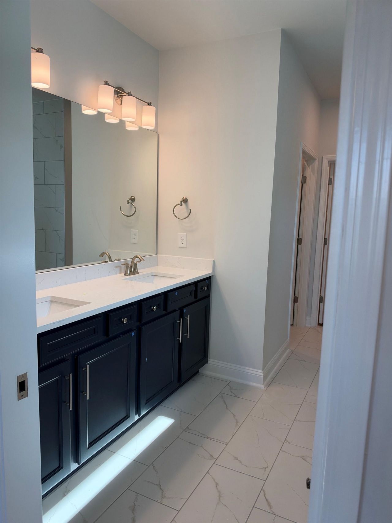 688 Palm Bay Dr. Photo 16