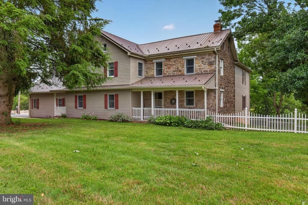 1140 ANGUS LANE , YORK, PA 17408