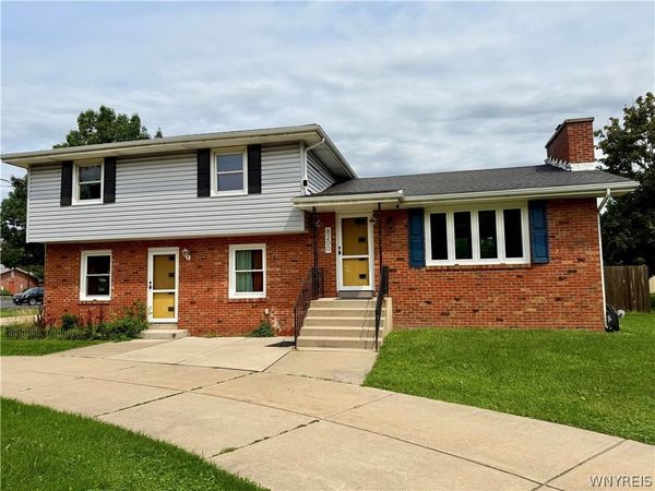 8200 Greiner Rd , Clarence, NY 14221