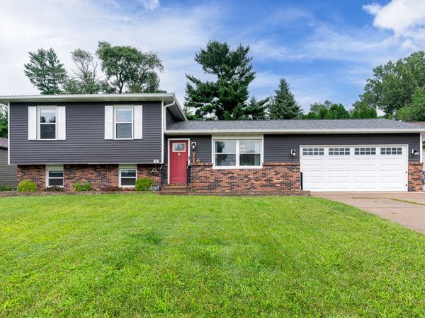 2702 W 46th Street , Davenport, IA 52806