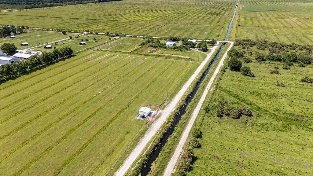 825 118th Avenue, Vero Beach, FL 32966 Photo