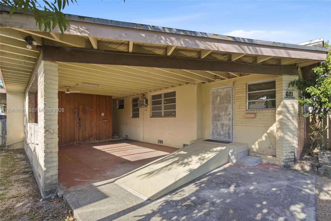 621 SE 4th St, Hialeah, FL 33010 Photo