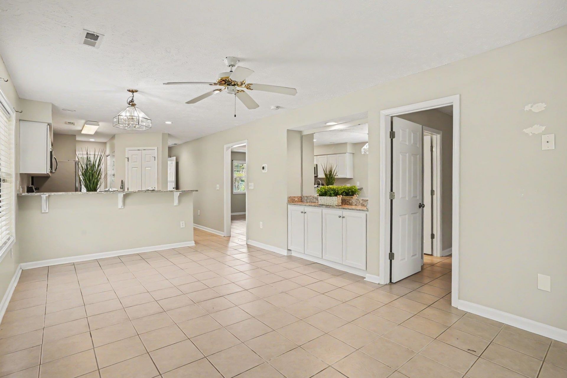 623 Tupelo Ln. Photo 6