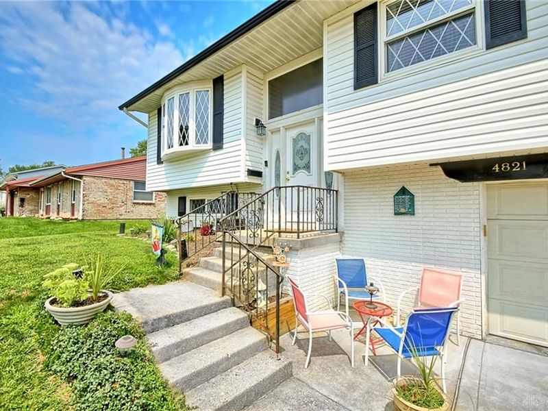 4821 Baldwin Hills Drive, Englewood, OH 45322 Photo 2