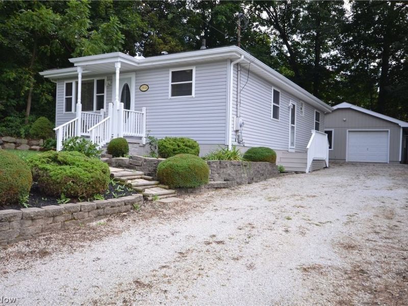 2910 Farmdale Road, Akron, OH 44312 Photo 1