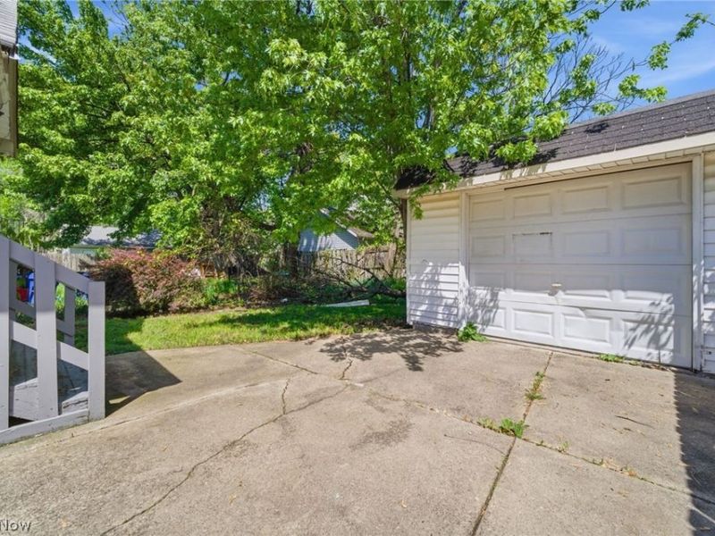 15901 Pythias Avenue, Cleveland, OH 44110 Photo 6