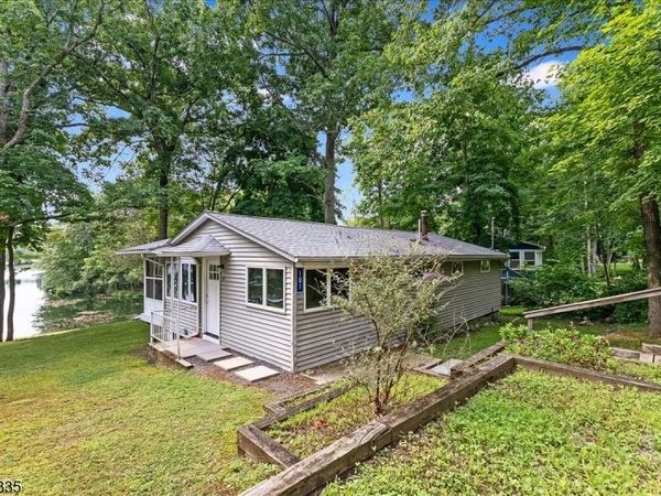101 W Shore Dr, Hampton, NJ 07860