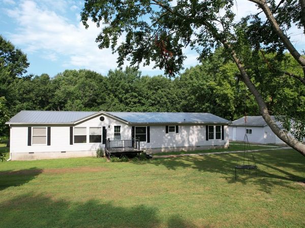 906 S Jefferson Street , Kell, IL 62853