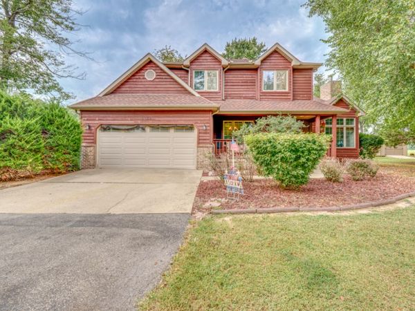 15558 E Country Meadow Road , Mt Vernon, IL 62864
