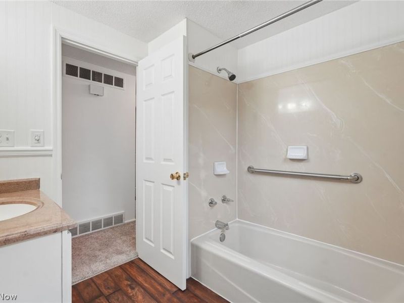 4977 Warminster Drive, Columbus, OH 43232 Photo 15