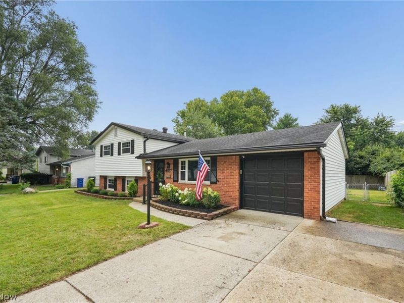 4977 Warminster Drive, Columbus, OH 43232 Photo 3