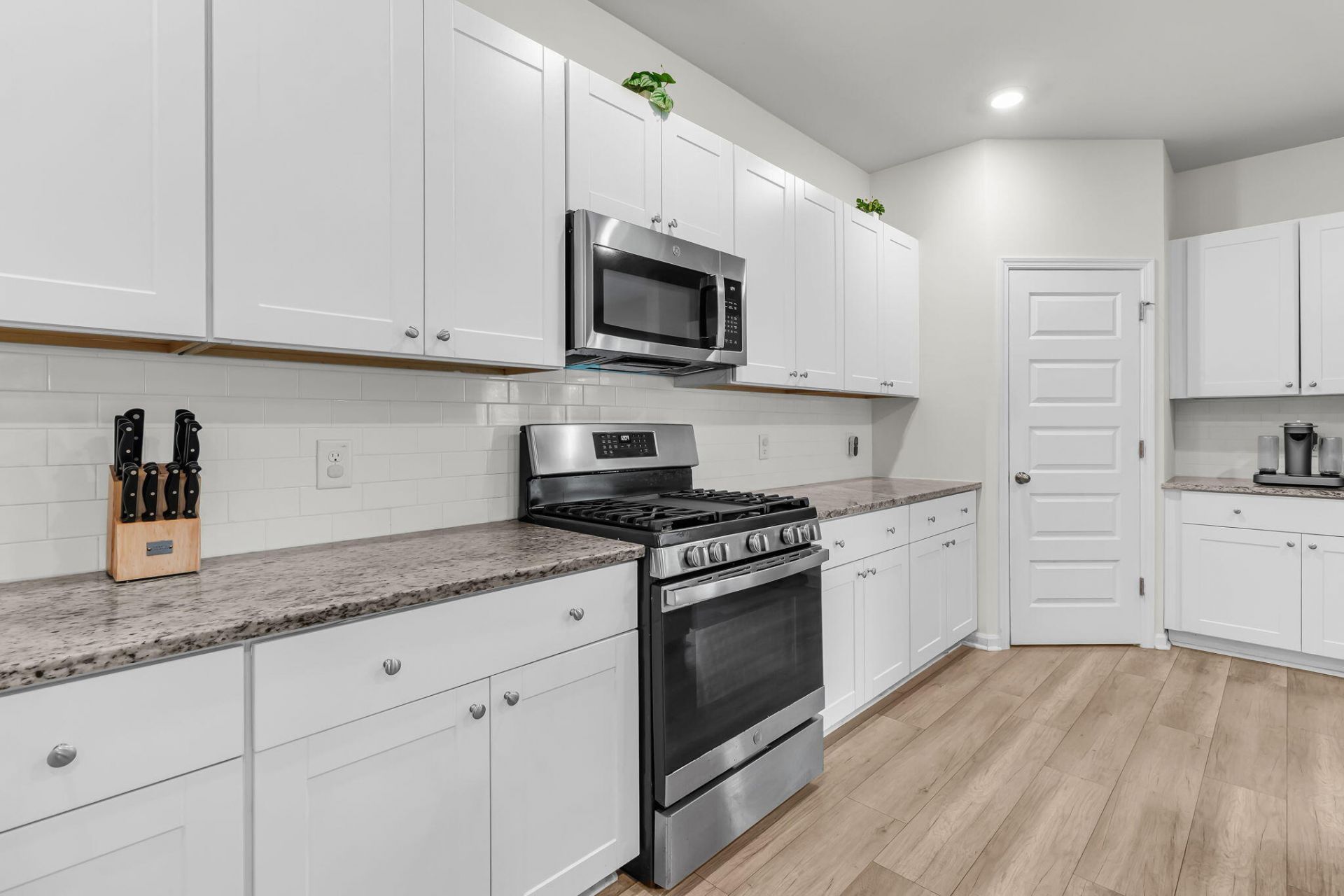 414 Minim Street Photo 38