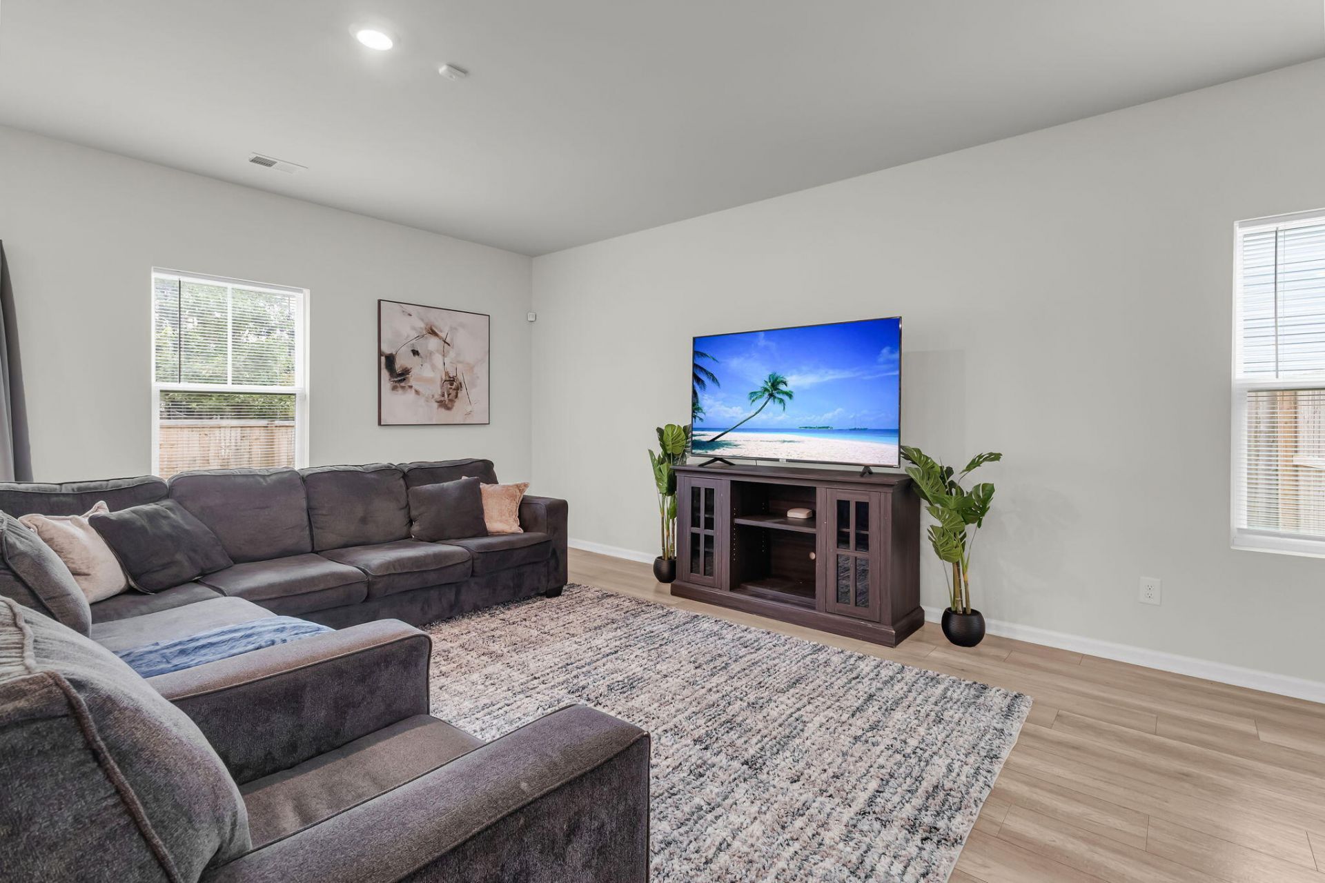414 Minim Street Photo 5