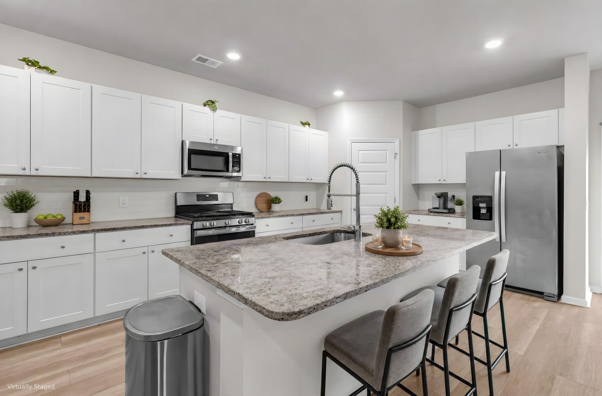 414 Minim Street Photo 6