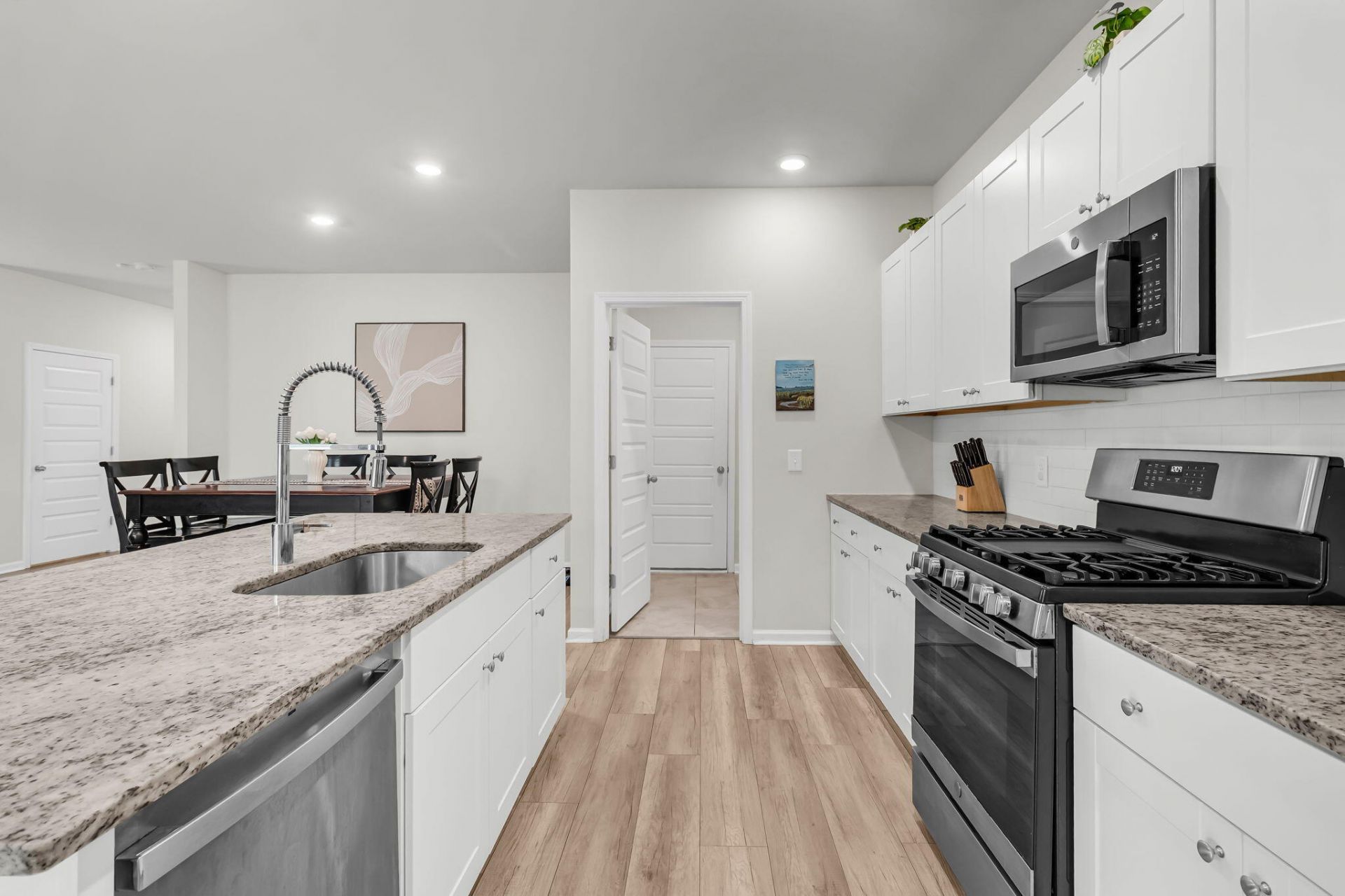 414 Minim Street Photo 8
