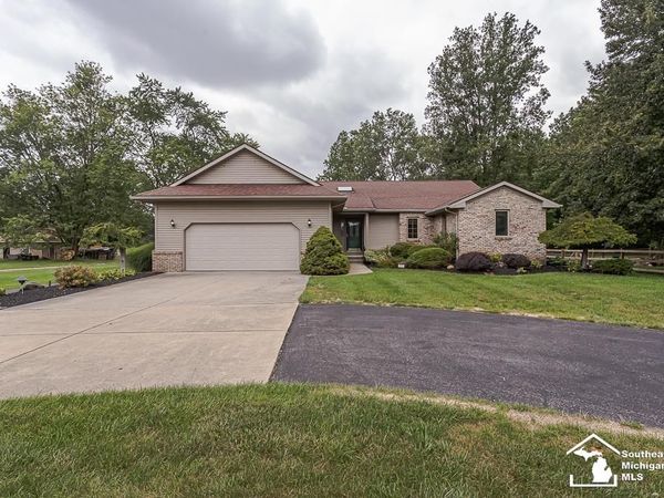 6277 Secor Road, Lambertville, MI 48144