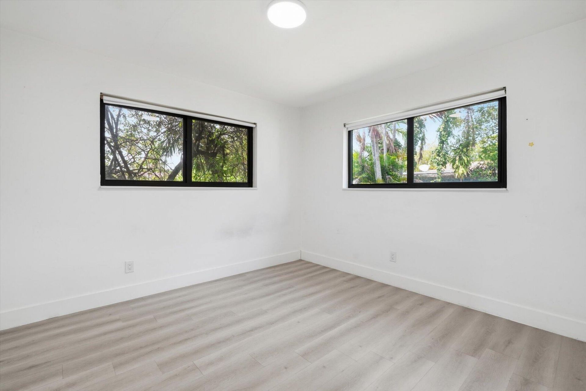 21341 NE 25th Court, Miami, FL 33180 Photo