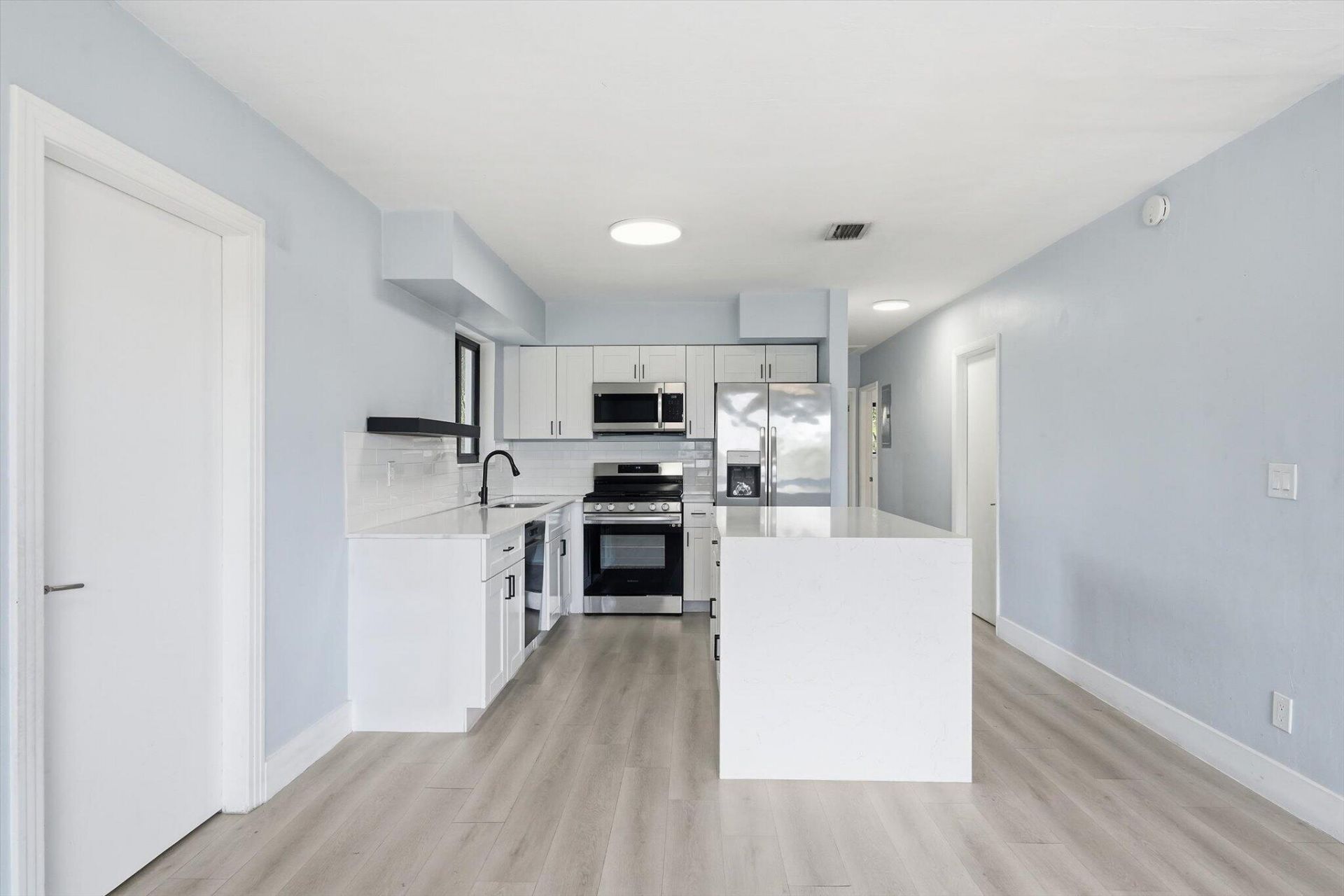 21341 NE 25th Court, Miami, FL 33180 Photo