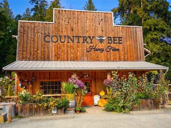 6440 West Saanich Rd , Saanich, BC V8M 1W8