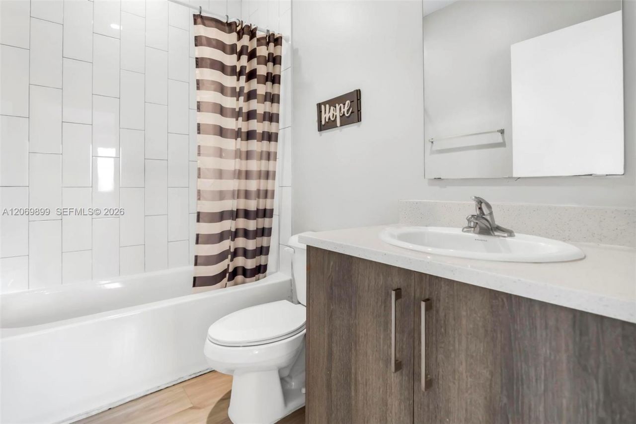 171 NW 158th St , Unit 8, Miami, FL 33169 Photo