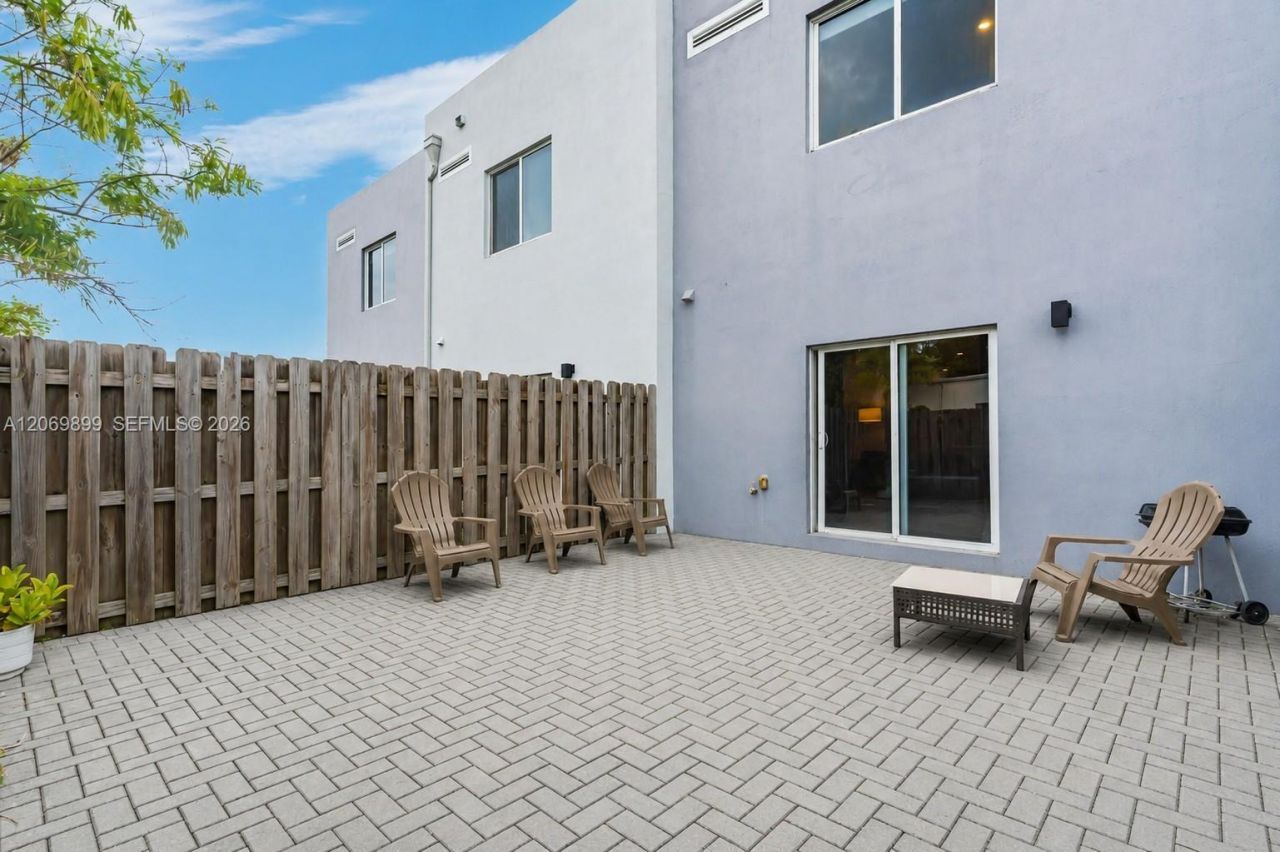 171 NW 158th St , Unit 8, Miami, FL 33169 Photo