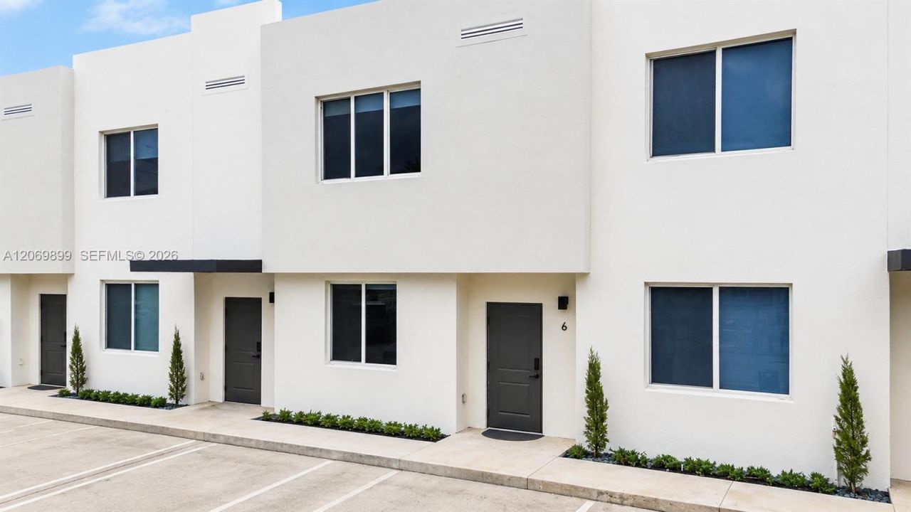 171 NW 158th St , Unit 8, Miami, FL 33169 Photo