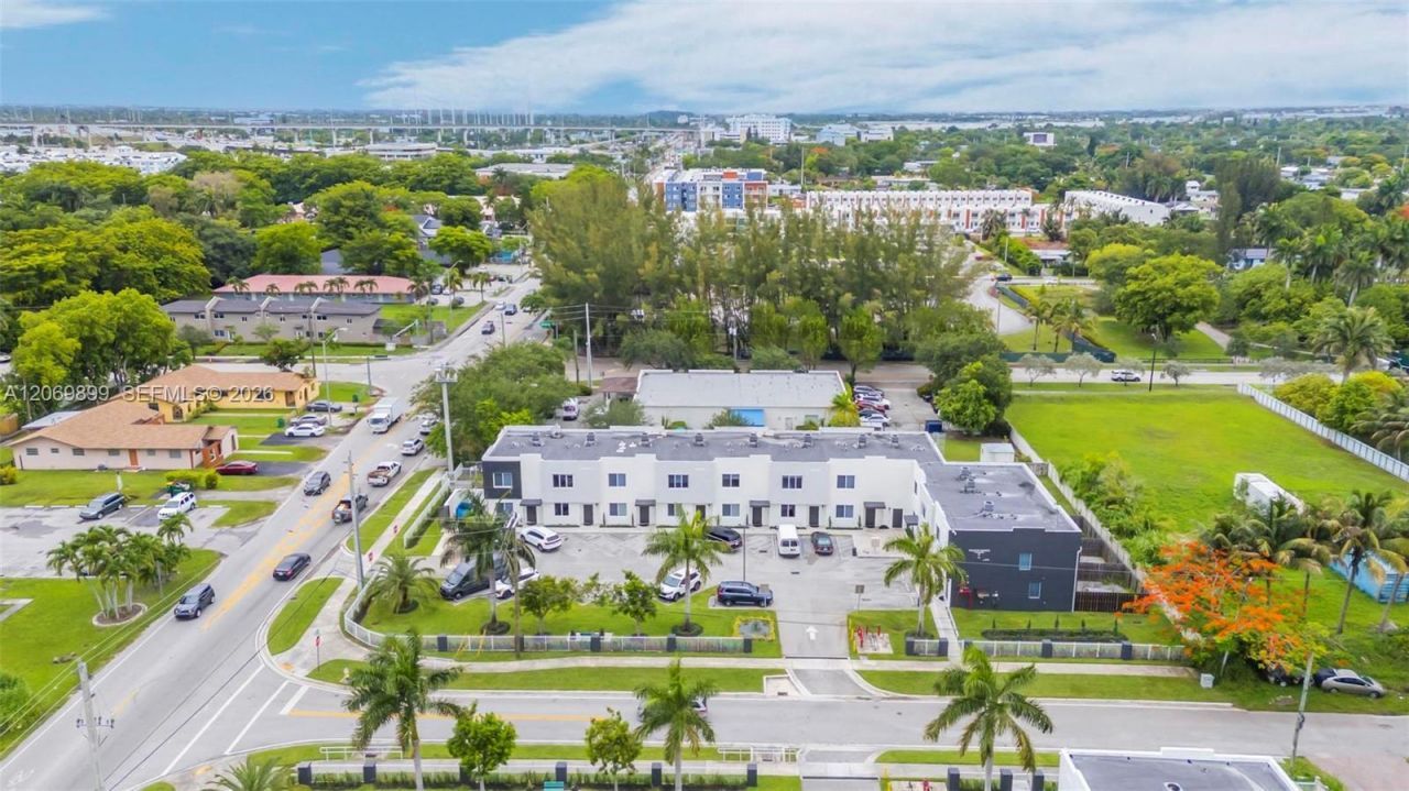 171 NW 158th St , Unit 8, Miami, FL 33169 Photo